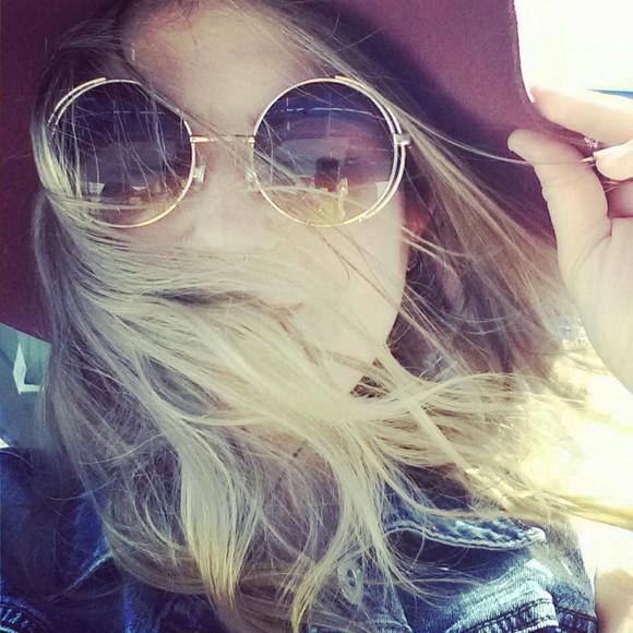 Meet your Posher, Kara - Picture 1 of 1